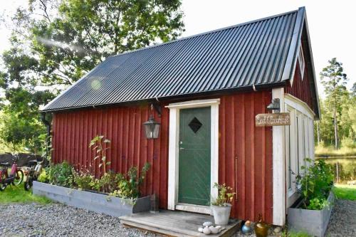 Himlakull B&B. Near the forest with swimming pond.